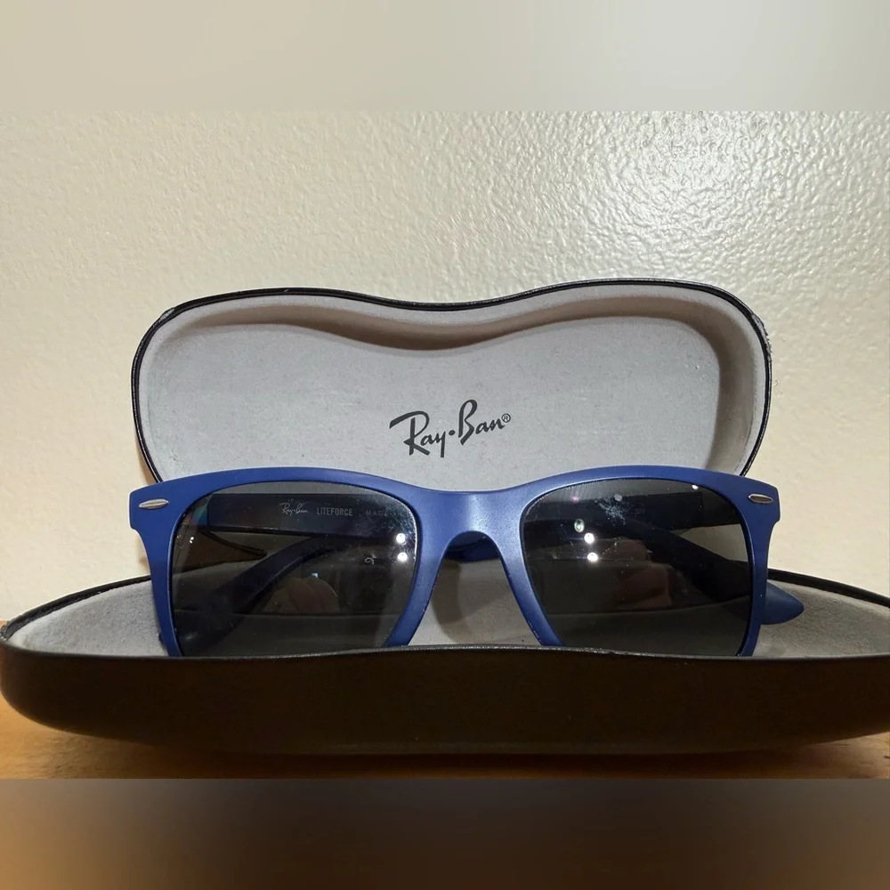 Ray Ban RB4195 6015/8G WAYFARER LITEFORCE Italy FRAME - Picture 4 of 13